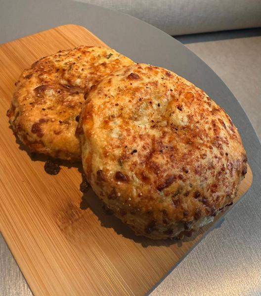 Scones cu Cheddar si Ceapa Verde